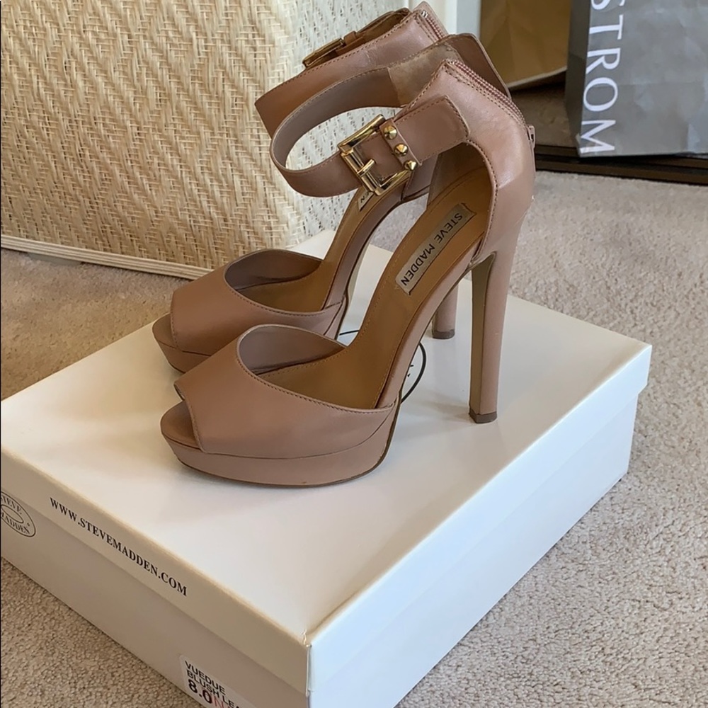 Steve Madden nude heels